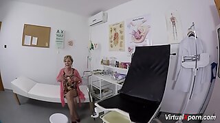طيزها كبير عجوز Gets نيك وتصوير مارس الجنس من قبل لها طبيب